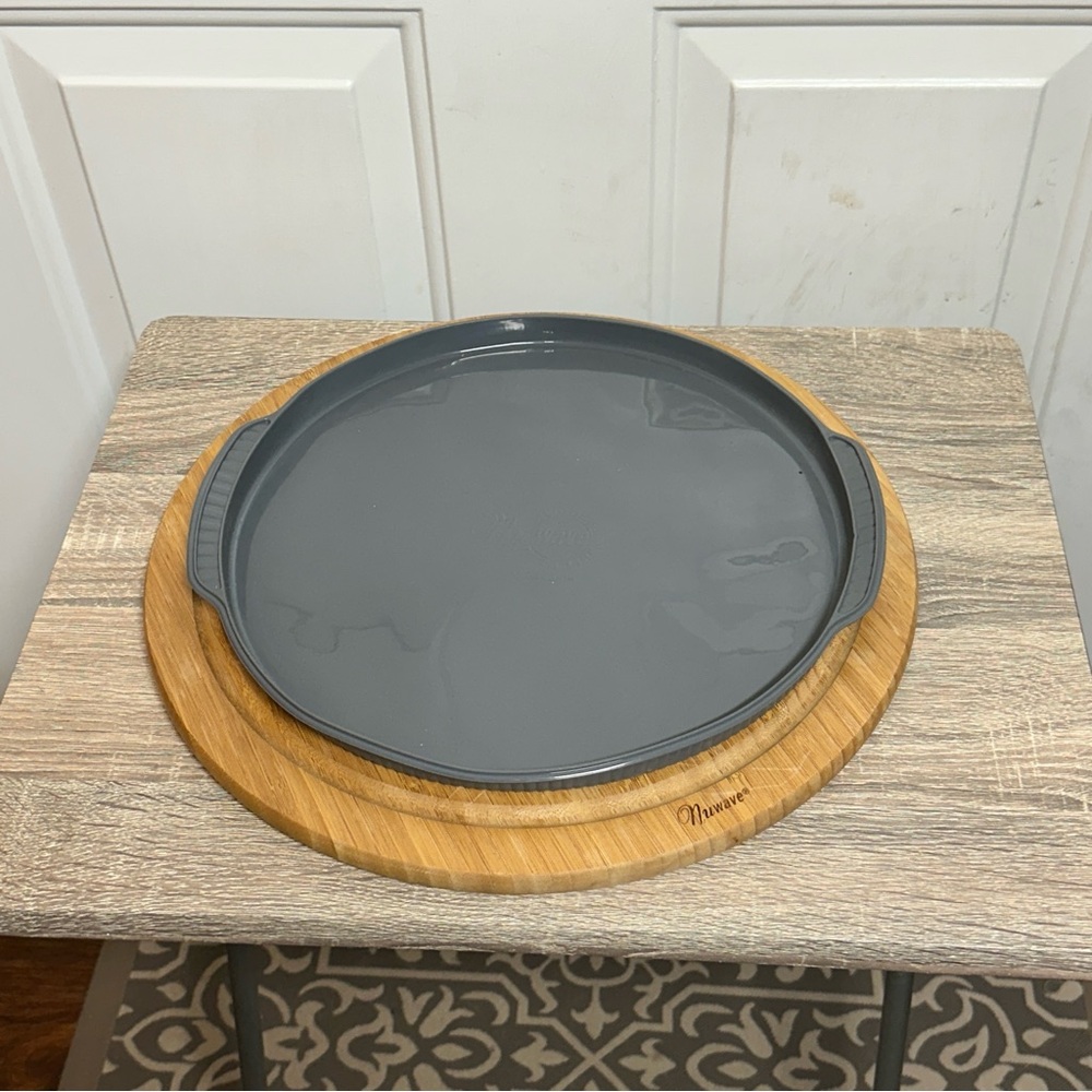 NuWave Oven Pizza Bamboo Cutting Board Round 14" W/‎ Silicone Pizza Liner